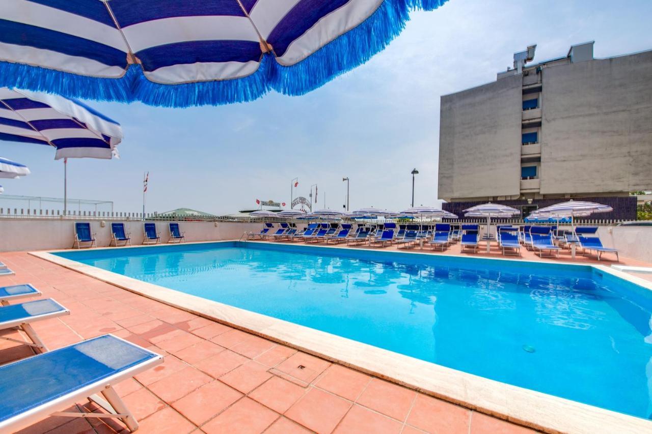 Hotel Majestic بيلاريا-إيجيا مارينا المظهر الخارجي الصورة