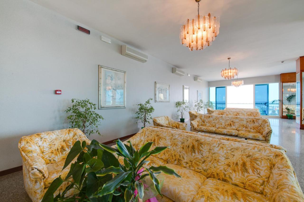 Hotel Majestic بيلاريا-إيجيا مارينا المظهر الخارجي الصورة