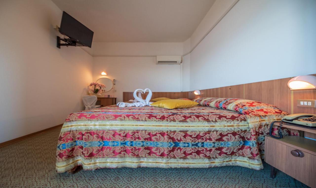 Hotel Majestic بيلاريا-إيجيا مارينا المظهر الخارجي الصورة