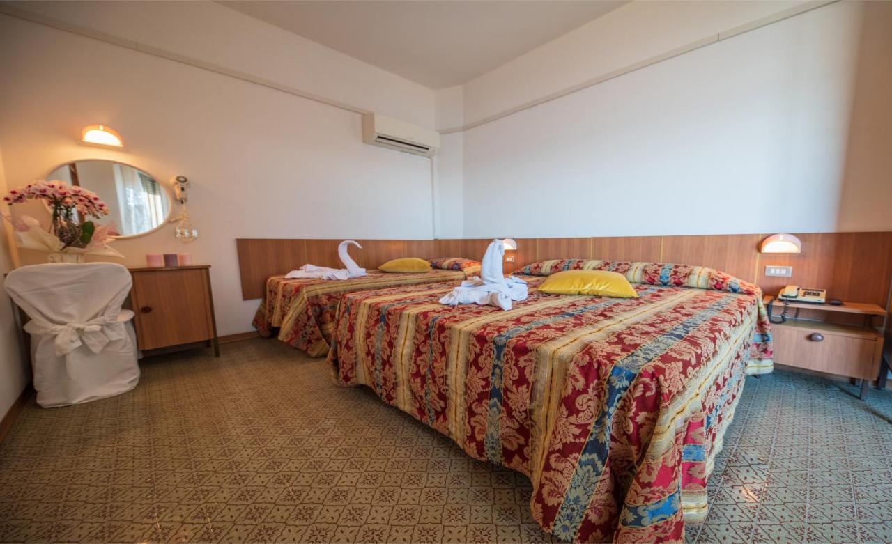 Hotel Majestic بيلاريا-إيجيا مارينا المظهر الخارجي الصورة