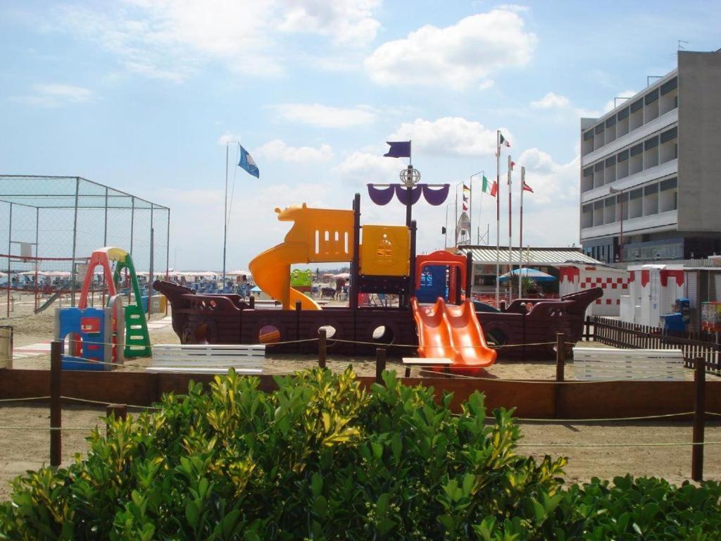 Hotel Majestic بيلاريا-إيجيا مارينا المظهر الخارجي الصورة