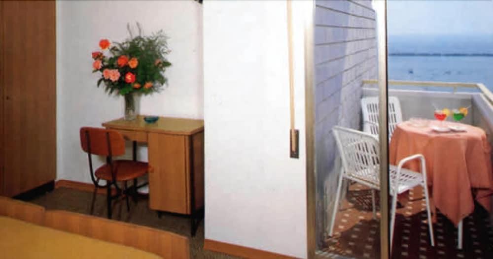 Hotel Majestic بيلاريا-إيجيا مارينا المظهر الخارجي الصورة
