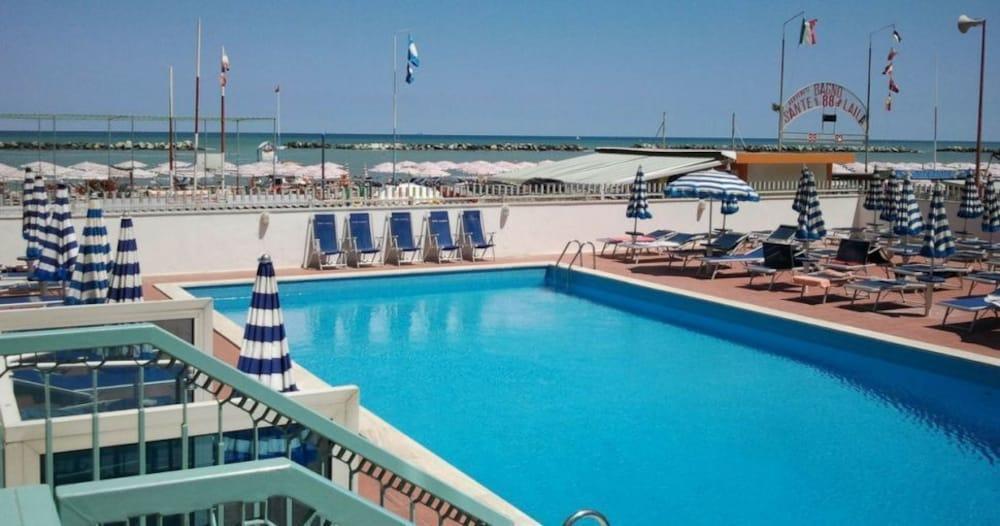 Hotel Majestic بيلاريا-إيجيا مارينا المظهر الخارجي الصورة