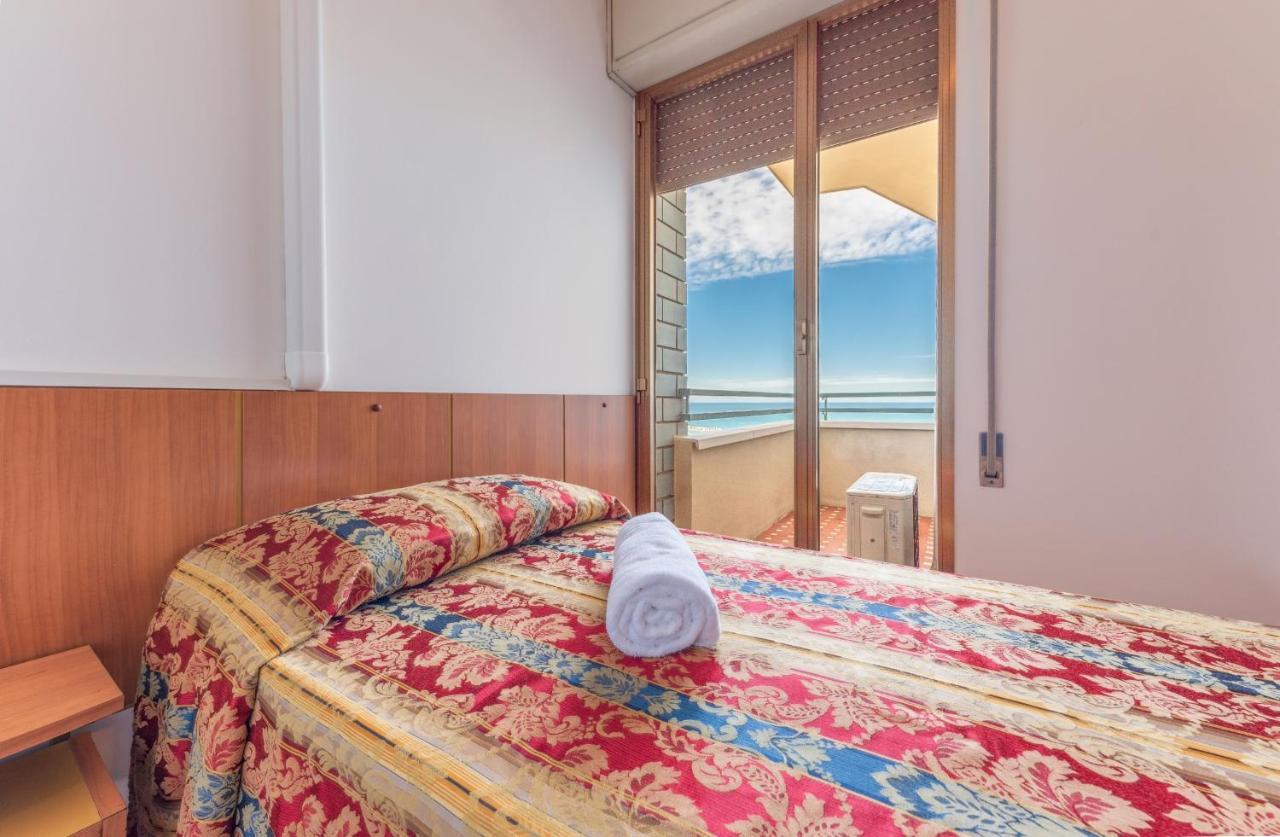 Hotel Majestic بيلاريا-إيجيا مارينا المظهر الخارجي الصورة