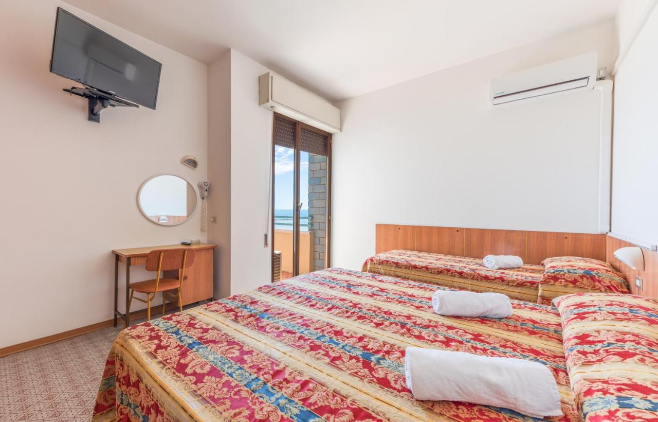 Hotel Majestic بيلاريا-إيجيا مارينا المظهر الخارجي الصورة